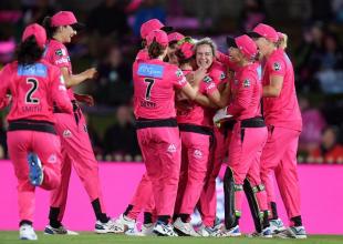 Sydney Sixers Puts Shades on Melbourne Stars After Their Henriques Goes On Rampage