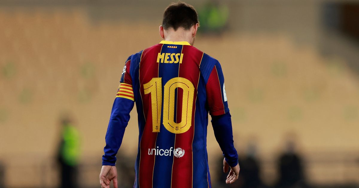 Messi handed First Red Card In His Career Wearing Barcelona Jersey