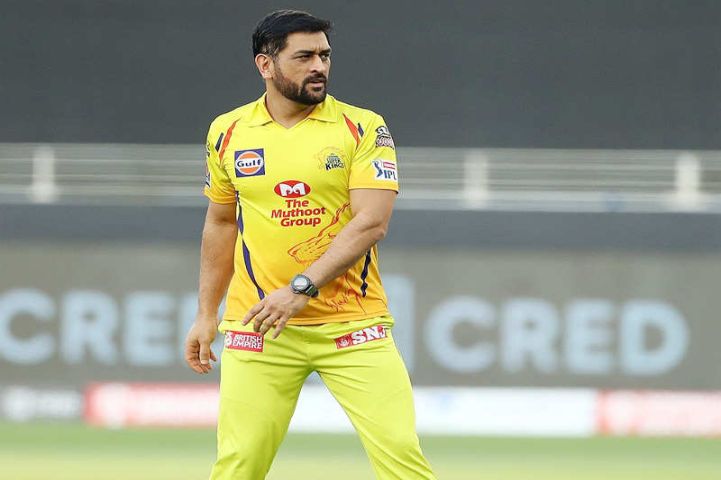 MS Dhoni Hit Sixes in IPL Tournaments With His Amazing Helicopter Shot
