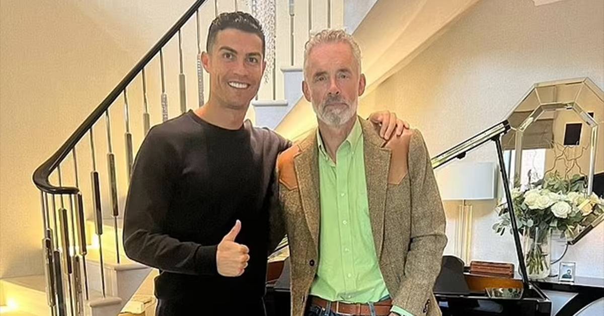 Netizens Slam Cristiano Ronaldo For Posting A Picture With The Controversial Right-Wing Canadian Psychologist Peterson.
