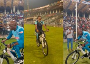 Cricket Legends Viv Richards and Javed Miandad Engage In A Fun Cycle Race