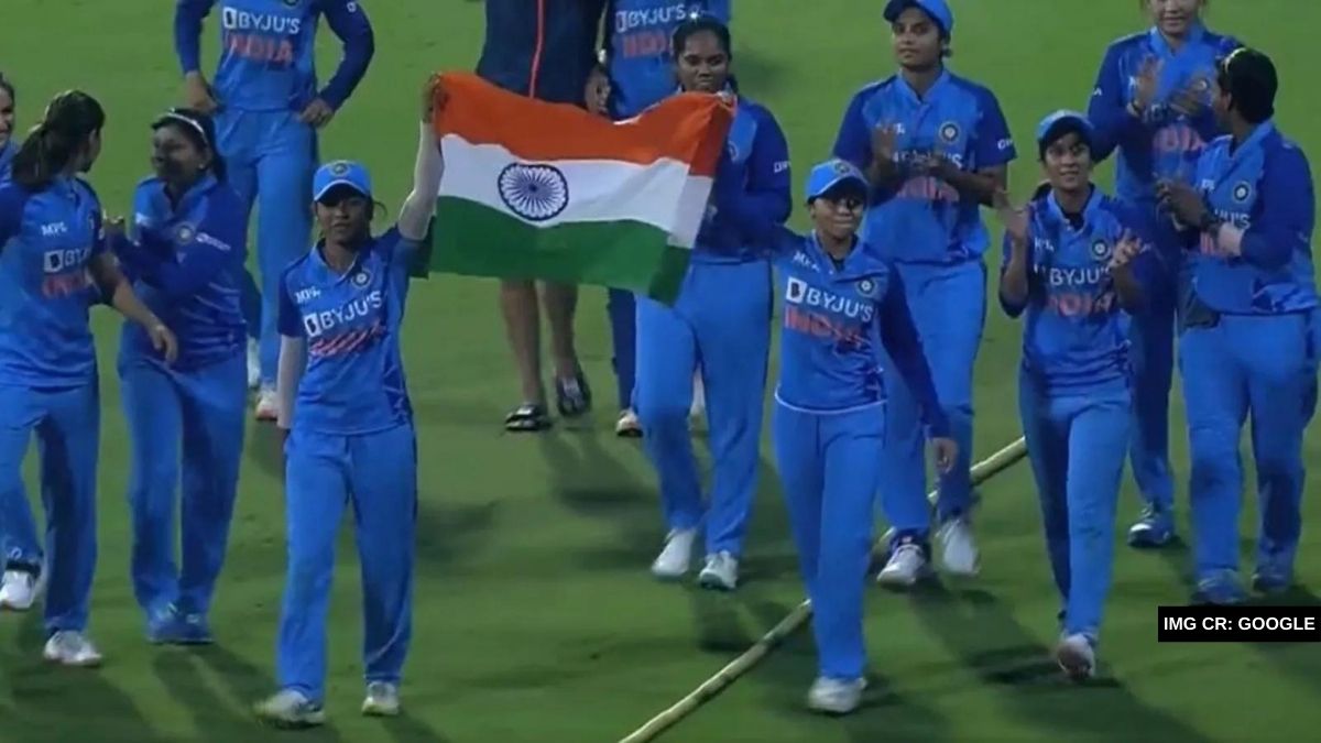 Watch Here's How India Women Beat Australia In The 2nd T20I's Dramatic Super Over