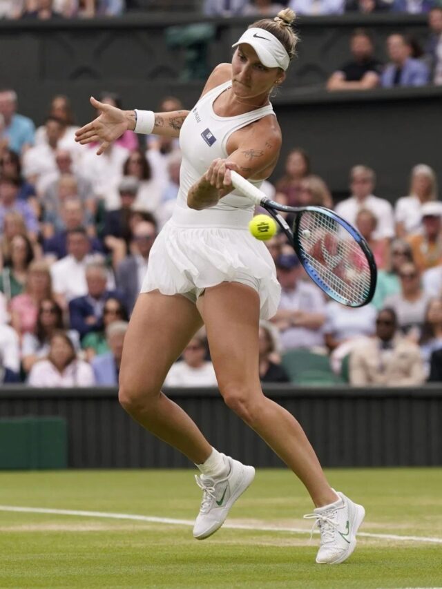 Marketa Vondrousova playing tennis
